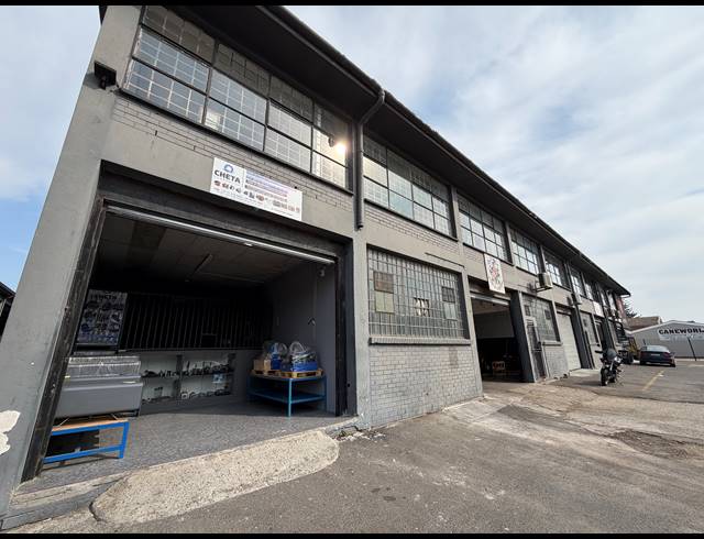 325M² BUILDING TO LET IN PAARDEN EILAND
